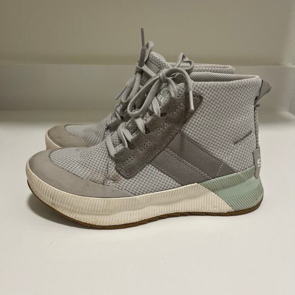 Sorel Women's‎ Out N About III Mid Sneaker Boot Size 6 - Picture 1 of 9